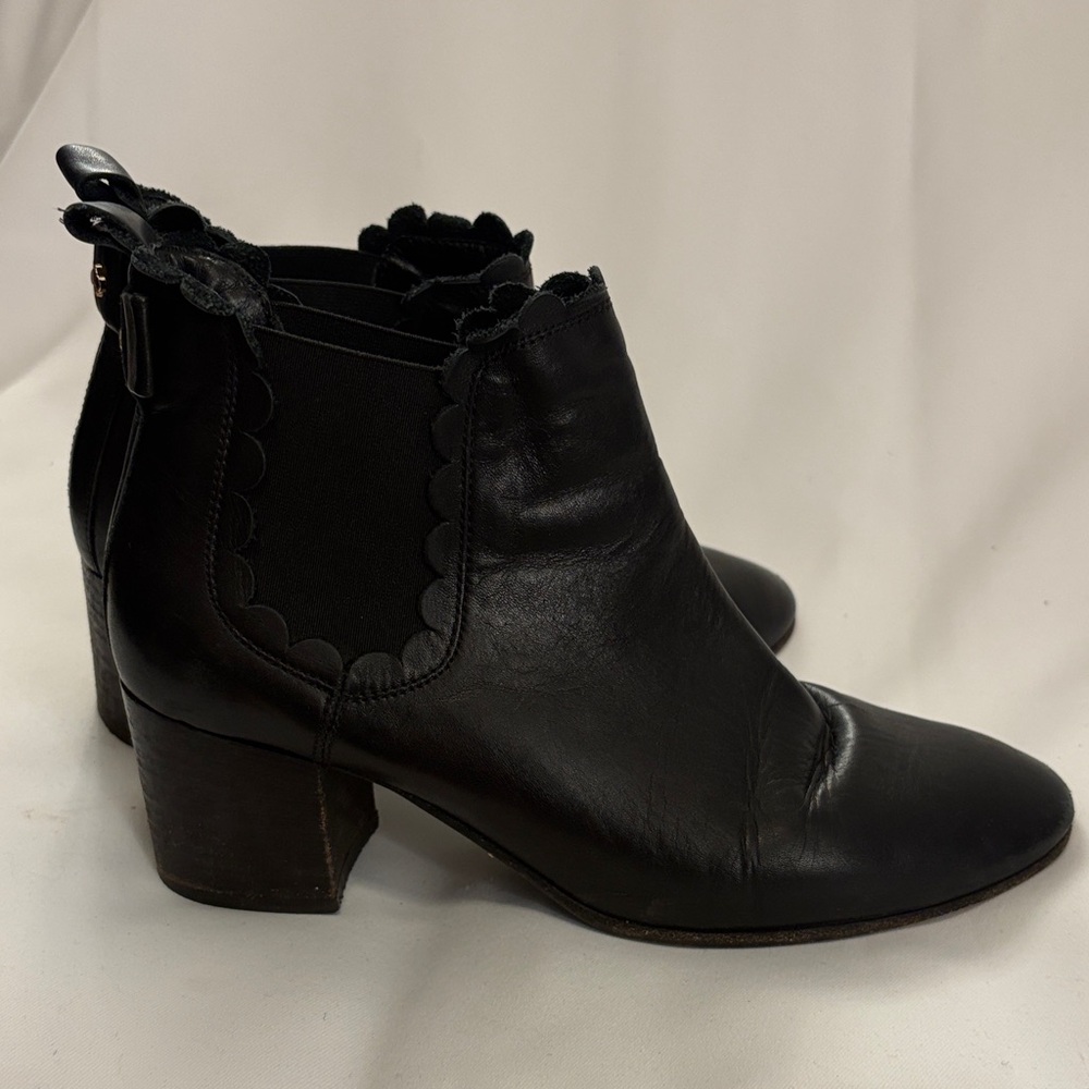 Kate Spade Black Leather Scallop Ankle Boots Size 8M | 2.5” Heel | Italy
